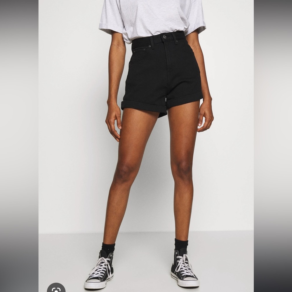 Levi’s high rise mom shorts